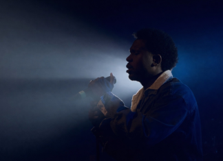 Kelly Isaiah presenta “ODARO” amb La Nau plena i una vibra inesperada