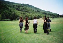 La Niña Paracaídas anuncia nova gira per sales i festivals després de consolidar el seu directe