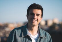 Eric Alés estrena ‘Cor trencat’, un crit de rock català amb essència clàssica