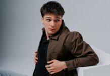 Max Navarro fa créixer el seu univers pop amb ‘Inigualable’