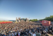 Estrella Damm reuneix 30.000 persones al Fòrum en una gran celebració musical pels seus 150 anys