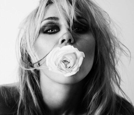 L’intent persuasiu de MILEY amb «Bass Persuades»