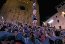 Els Amics de les Arts publiquen ‘Encara som aquí’, un cant a aixecar-se després de caure